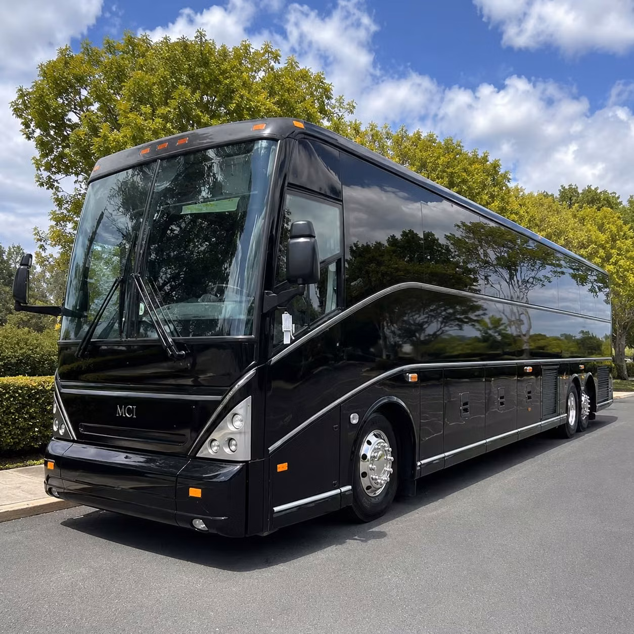 corporate shuttle bus service for la commuters and employees